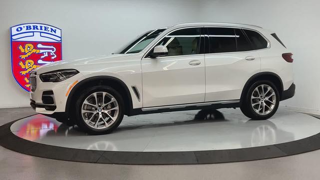 Photo of 2022 Mineral White Metallic BMW X5
