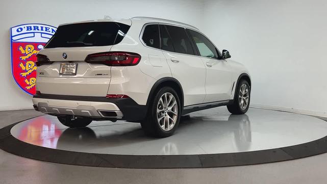 Photo of 2022 Mineral White Metallic BMW X5