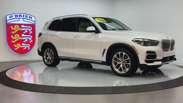 Photo of 2022 Mineral White Metallic BMW X5