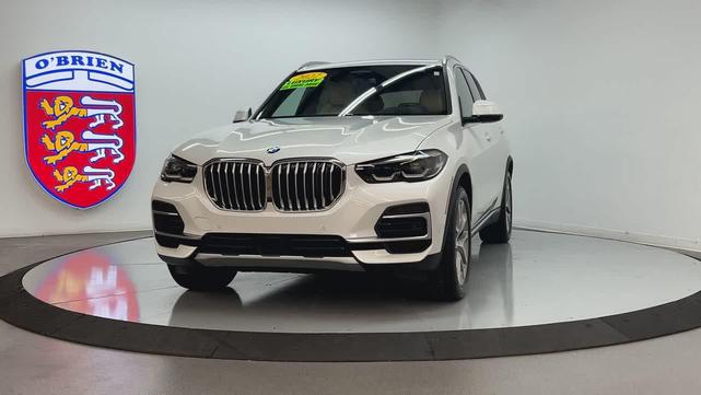 Photo of 2022 Mineral White Metallic BMW X5