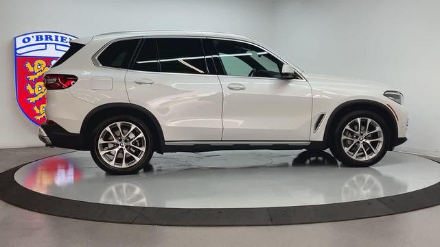 Photo of 2022 Mineral White Metallic BMW X5