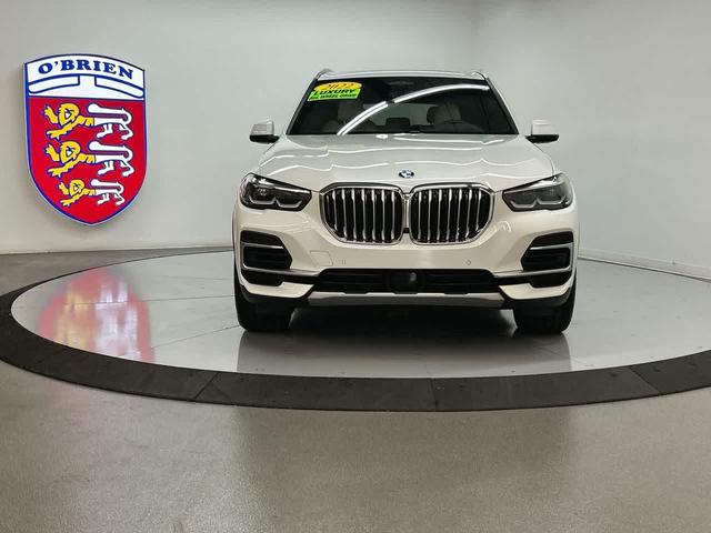 Photo of 2022 Mineral White Metallic BMW X5