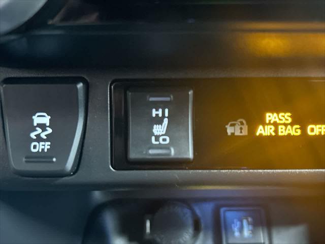 Photo of 2024 Wind Chill Pearl/Midnight Black Metallic Toyota RAV4 Prime