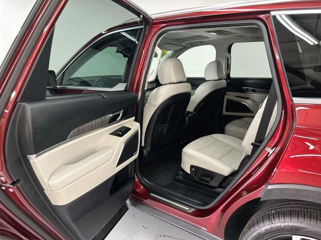 Photo of 2023 Dawning Red Kia Telluride