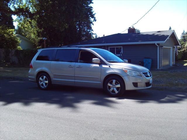 Photo of 2009 Champagne Volkswagen Routan