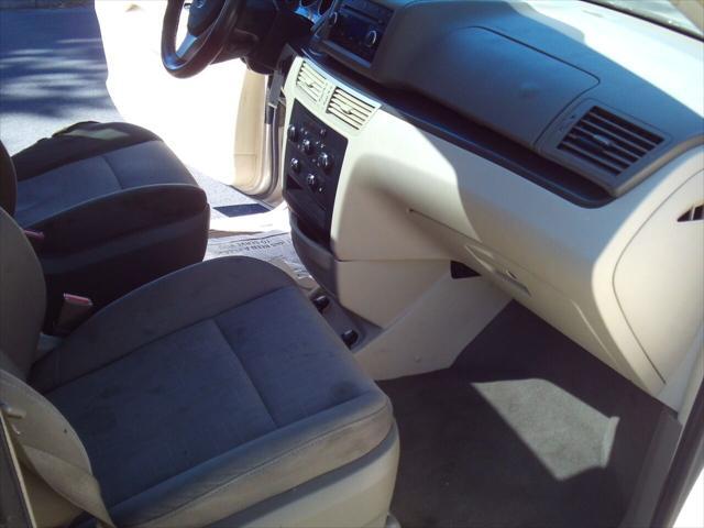 Photo of 2009 Champagne Volkswagen Routan