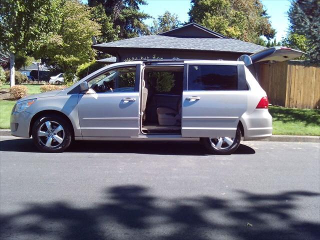 Photo of 2009 Champagne Volkswagen Routan