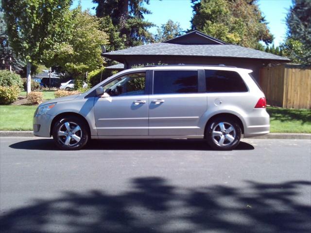 Photo of 2009 Champagne Volkswagen Routan