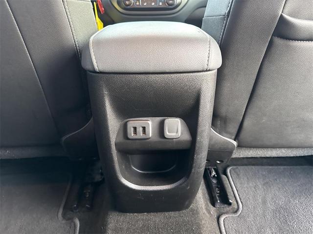 Photo of 2018 Summit White Chevrolet Colorado