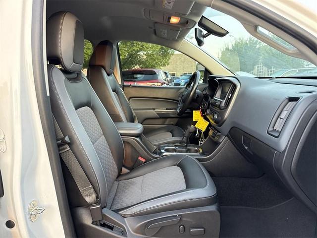 Photo of 2018 Summit White Chevrolet Colorado