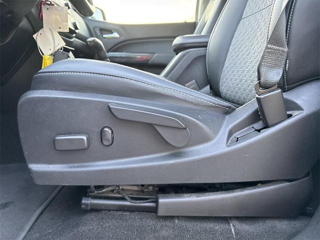 Photo of 2018 Summit White Chevrolet Colorado
