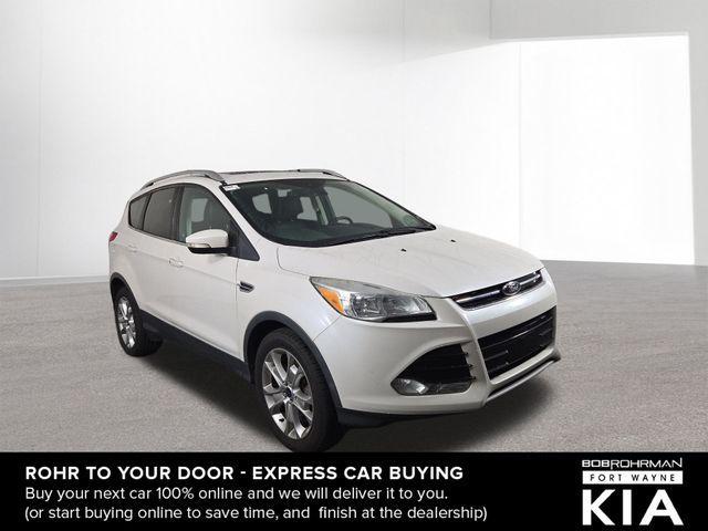 Photo of 2016 Oxford White Ford Escape
