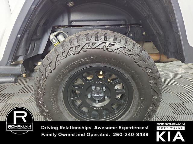 Photo of 2023 Bright White Clearcoat Jeep Gladiator