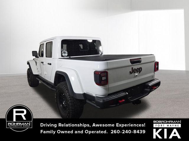 Photo of 2023 Bright White Clearcoat Jeep Gladiator