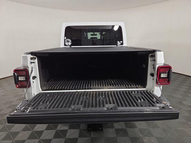 Photo of 2023 Bright White Clearcoat Jeep Gladiator
