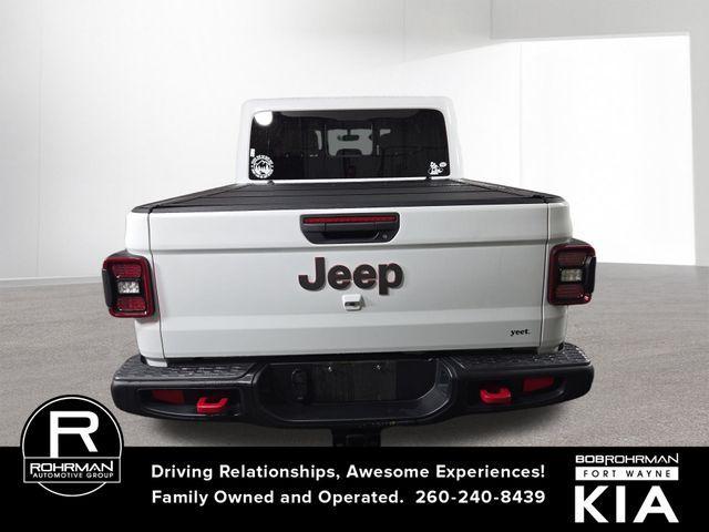 Photo of 2023 Bright White Clearcoat Jeep Gladiator