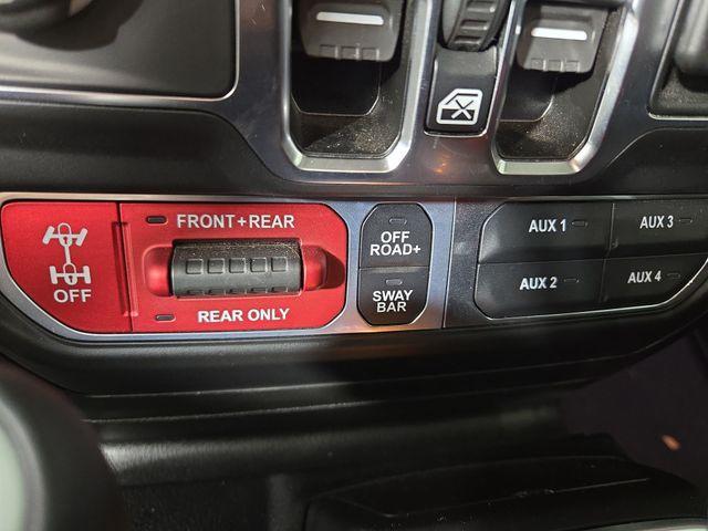Photo of 2023 Bright White Clearcoat Jeep Gladiator