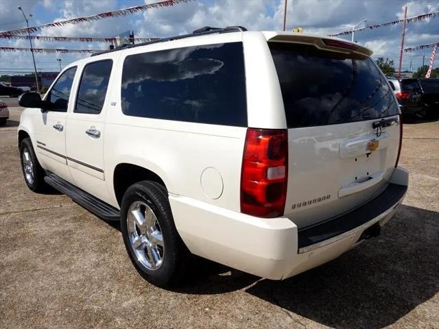 Photo of 2013 White Diamond Tricoat Chevrolet Suburban