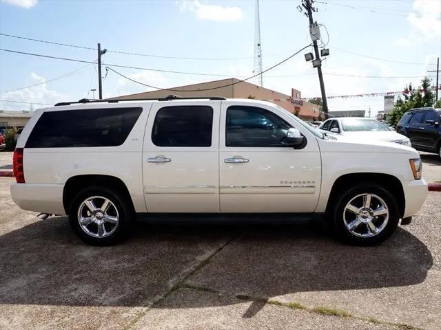 Photo of 2013 White Diamond Tricoat Chevrolet Suburban