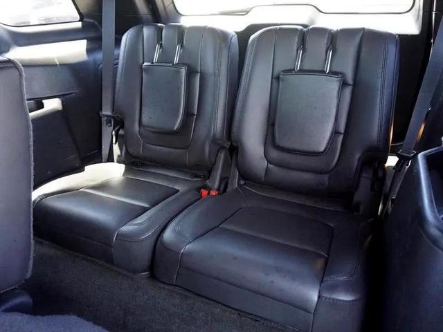 Photo of 2015 Tuxedo Black Metallic Ford Explorer