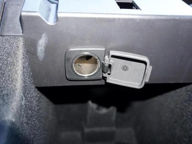 Photo of 2015 Tuxedo Black Metallic Ford Explorer