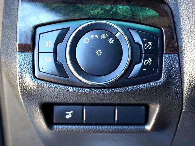 Photo of 2015 Tuxedo Black Metallic Ford Explorer
