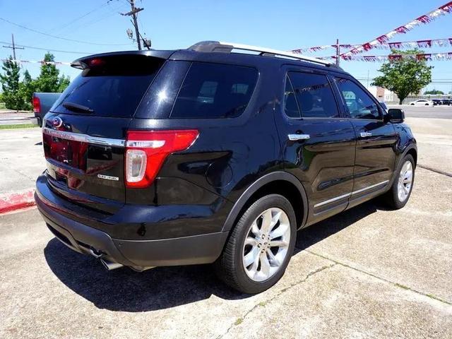Photo of 2015 Tuxedo Black Metallic Ford Explorer