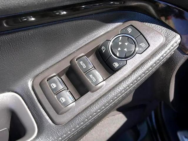 Photo of 2015 Tuxedo Black Metallic Ford Explorer