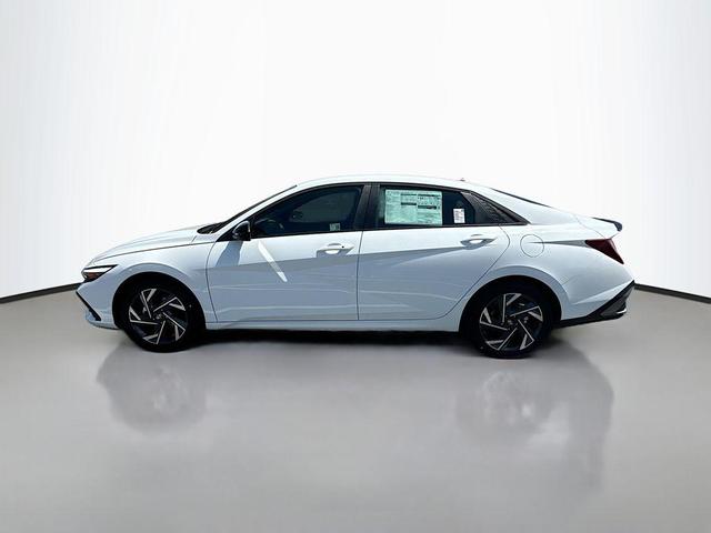Photo of 2025 White Hyundai ELANTRA