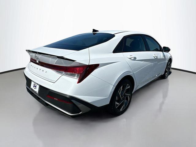 Photo of 2025 White Hyundai ELANTRA