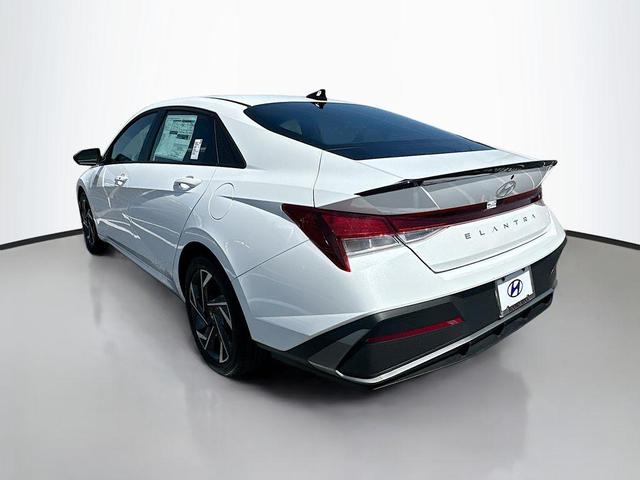 Photo of 2025 White Hyundai ELANTRA
