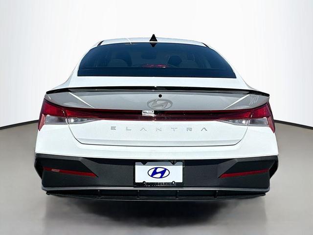 Photo of 2025 White Hyundai ELANTRA