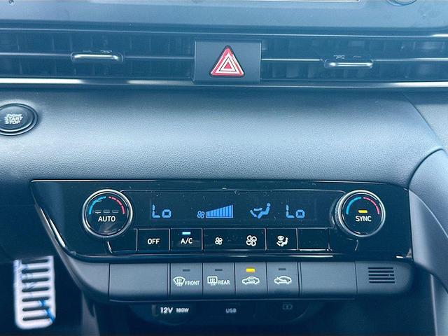 Photo of 2025 White Hyundai ELANTRA