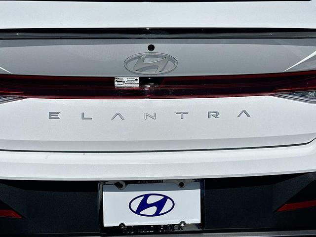 Photo of 2025 White Hyundai ELANTRA