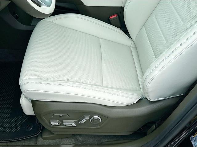 Photo of 2025 Phantom Black Hyundai SANTA FE HEV