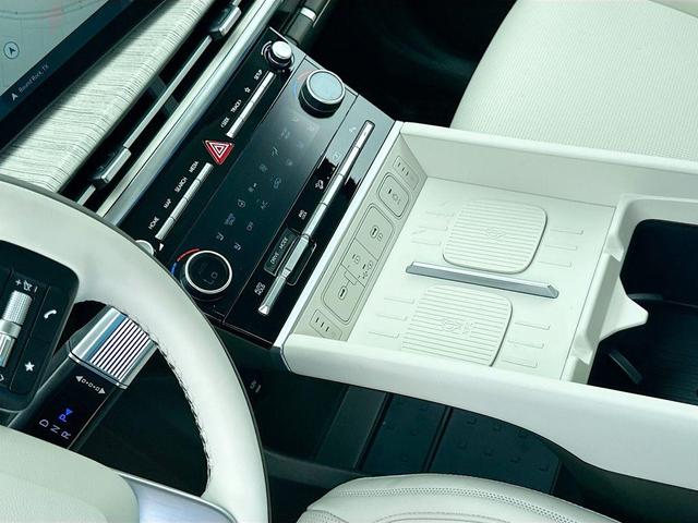 Photo of 2025 Phantom Black Hyundai SANTA FE HEV