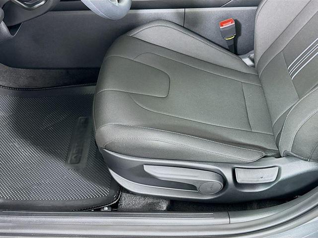 Photo of 2025 Gray Pearl Hyundai ELANTRA HEV