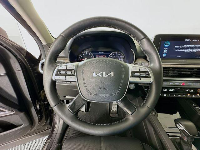 Photo of 2022 Black Kia Telluride