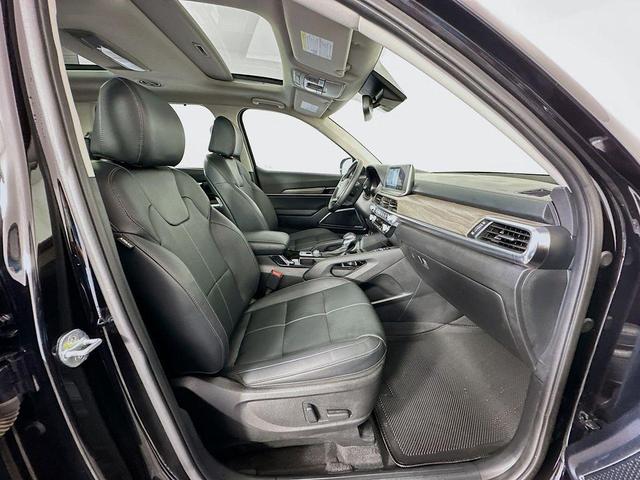 Photo of 2022 Black Kia Telluride
