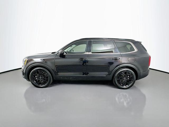 Photo of 2022 Black Kia Telluride