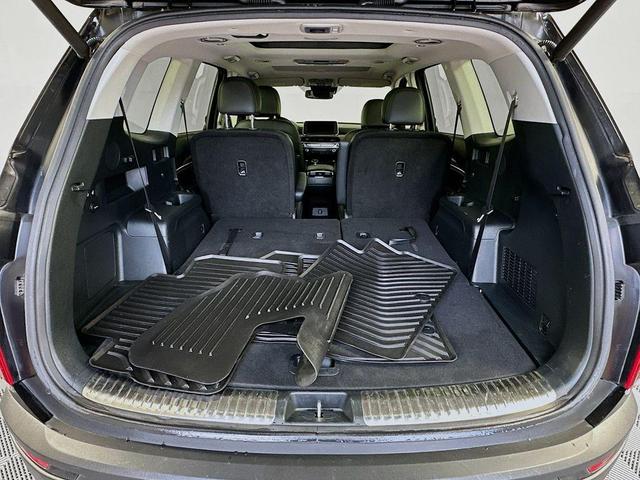 Photo of 2022 Black Kia Telluride