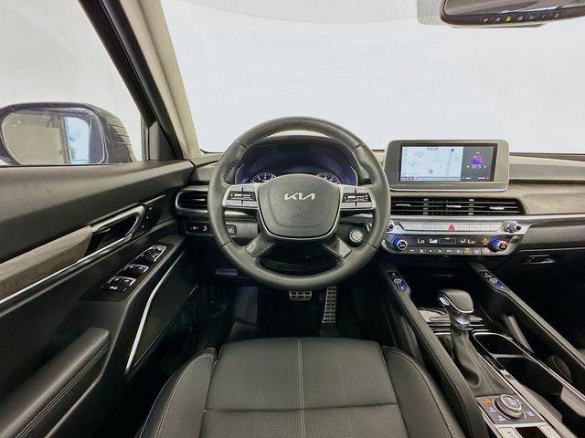 Photo of 2022 Black Kia Telluride