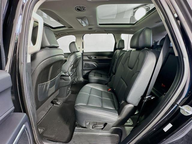 Photo of 2022 Black Kia Telluride