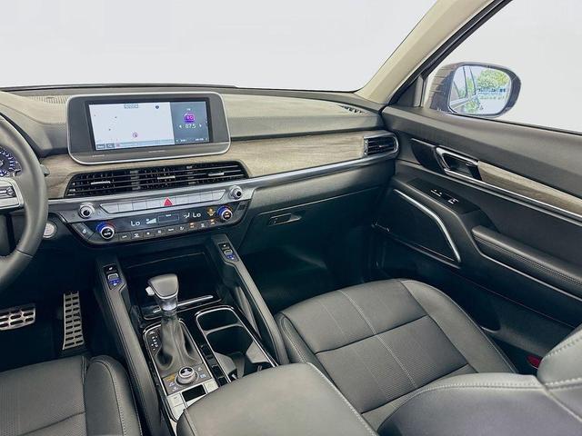 Photo of 2022 Black Kia Telluride