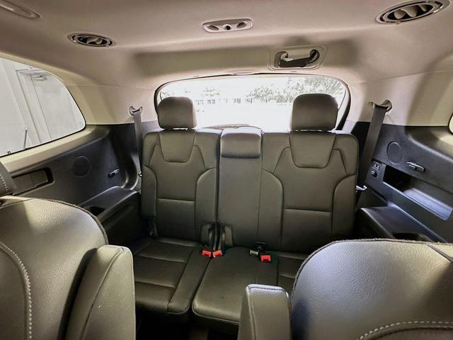 Photo of 2022 Black Kia Telluride