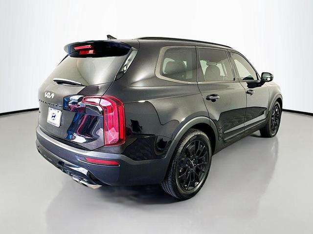 Photo of 2022 Black Kia Telluride