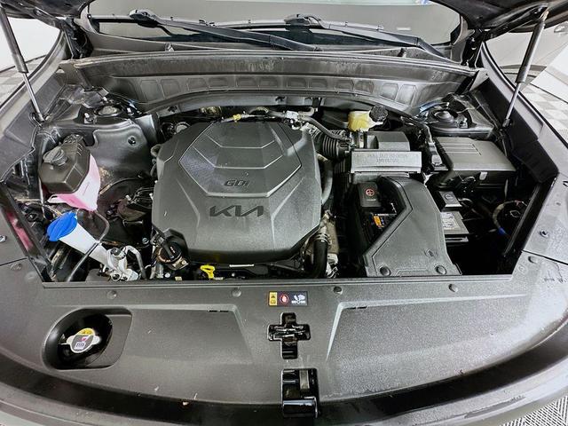Photo of 2022 Black Kia Telluride