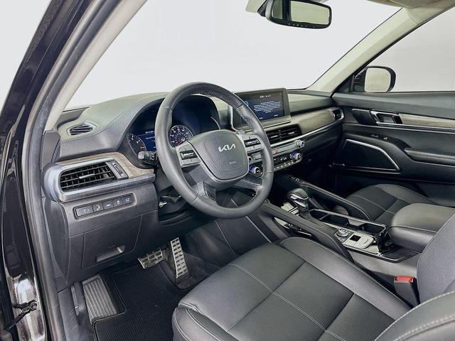Photo of 2022 Black Kia Telluride