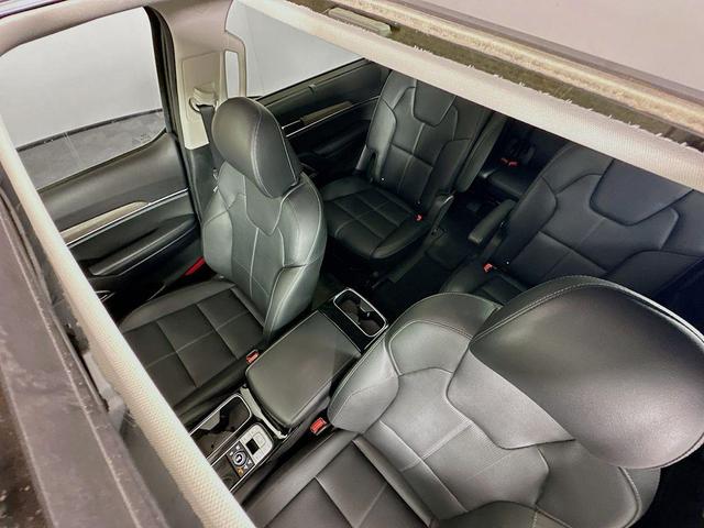 Photo of 2022 Black Kia Telluride