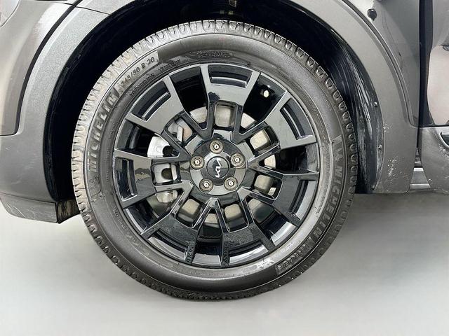 Photo of 2022 Black Kia Telluride